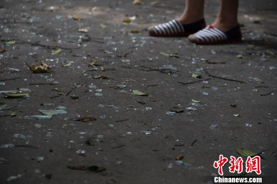 圖為煤氣爆燃民房。 朱柳融 攝